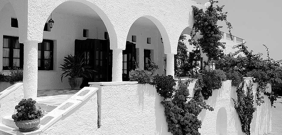 nostos village skiahtos hotel